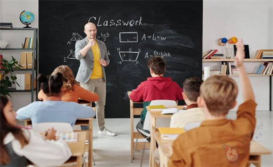 美宝回国上学真相：国际学校VS公立学校怎么选？